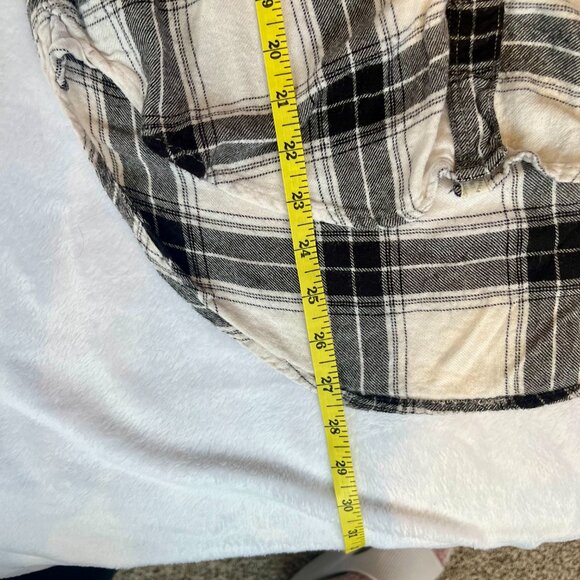American Eagle, Boyfriend-Fit Black & White Plaid Button-Down, Size M - Picture 10 of 11